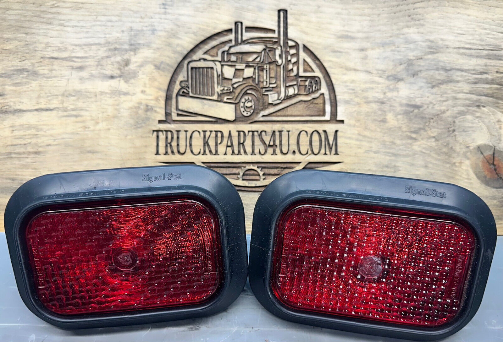 5111-R Signal-Stat Truck-Lite Red Light Assembly 77-602 Lens 4.5 x 6.5 New Genuine NOS